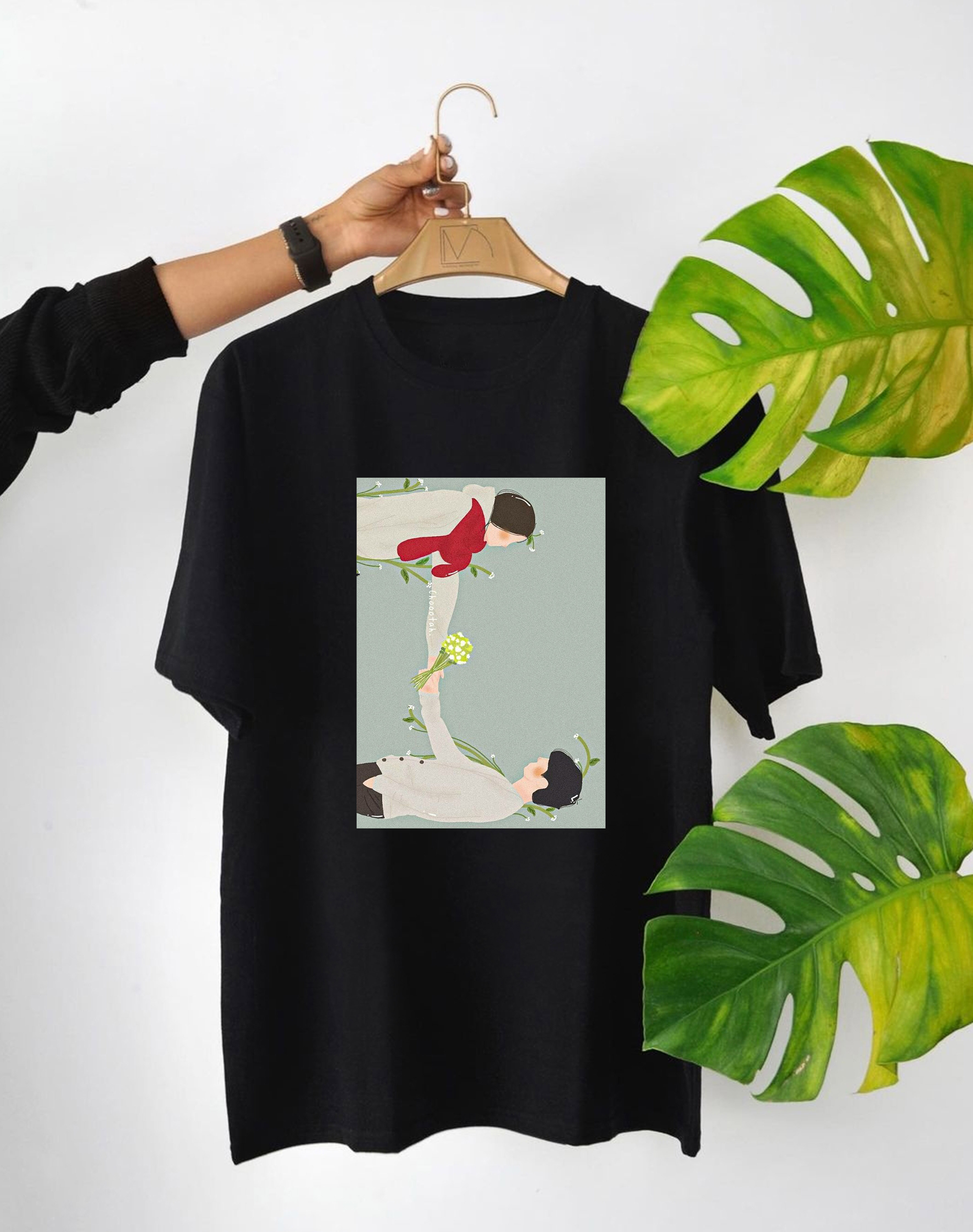 کد 121 تیشرت مردانه نخ پنبه چاپی طرح نقاشی عاشقانه دونفره